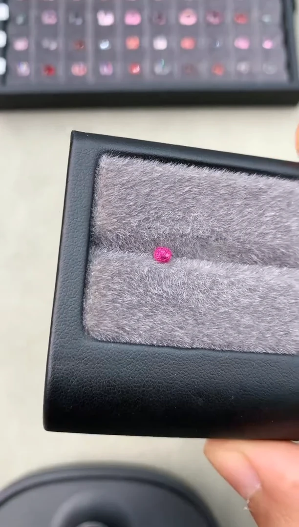 【闪购商品】定制尖晶石裸石未镶嵌0.27ct 吉尔德曼辛绝地武士