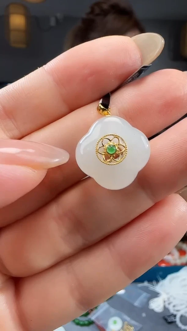 和田玉18K金镶嵌吊坠(不含链)1