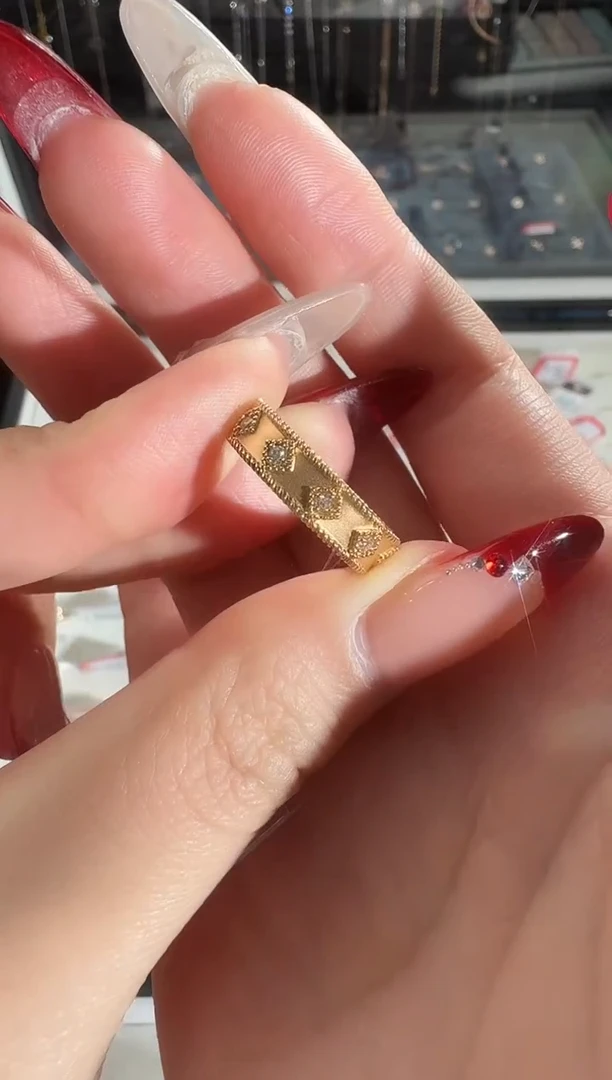 18K金镶嵌戒指/指环钻石4.38g