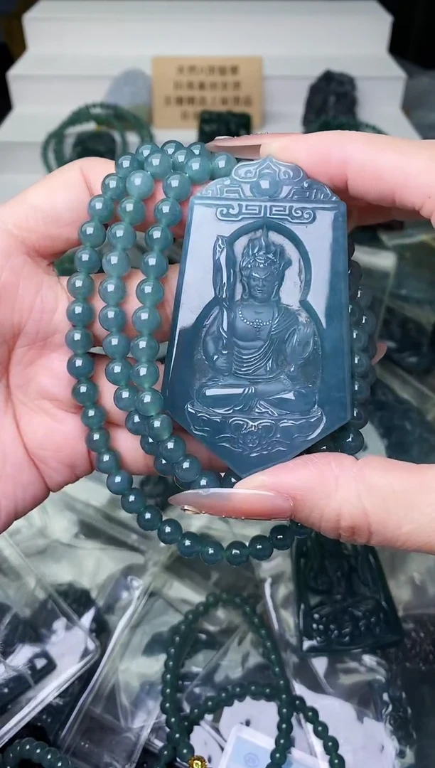 颈饰未镶嵌翡翠