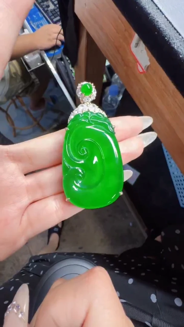 未镶嵌定制翡翠翡翠A货有轻微色差属于正常现象，如意多样性发货1