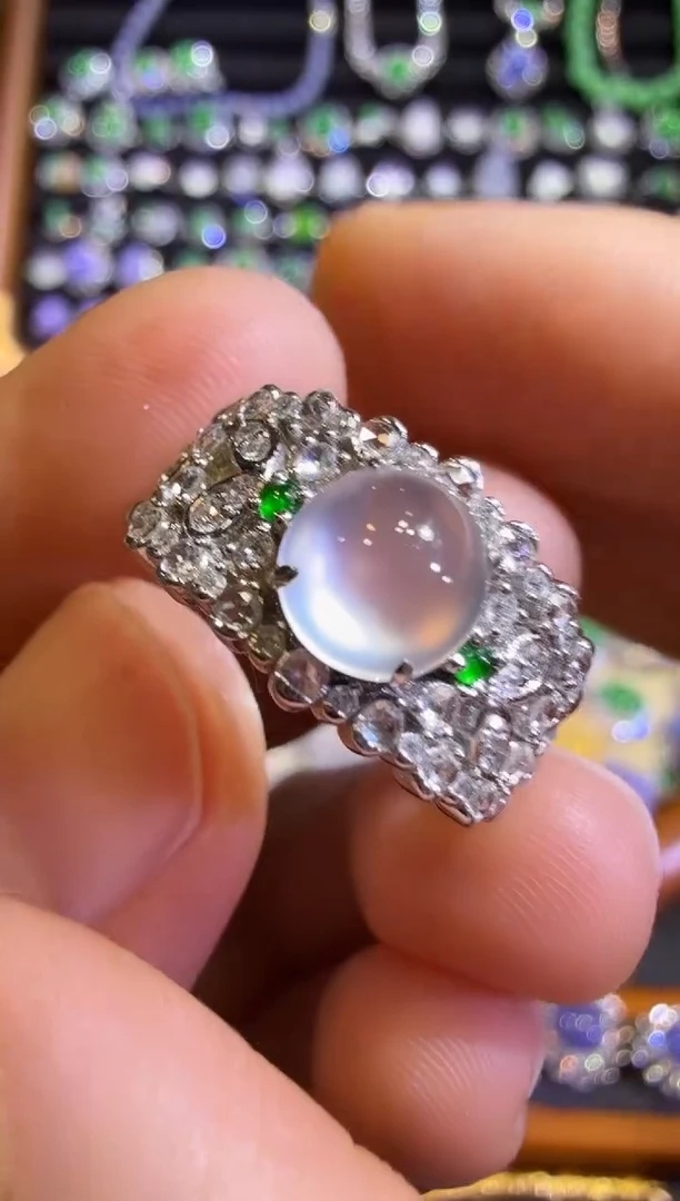 翡翠戒指18K金镶嵌玻璃种蛋面戒指