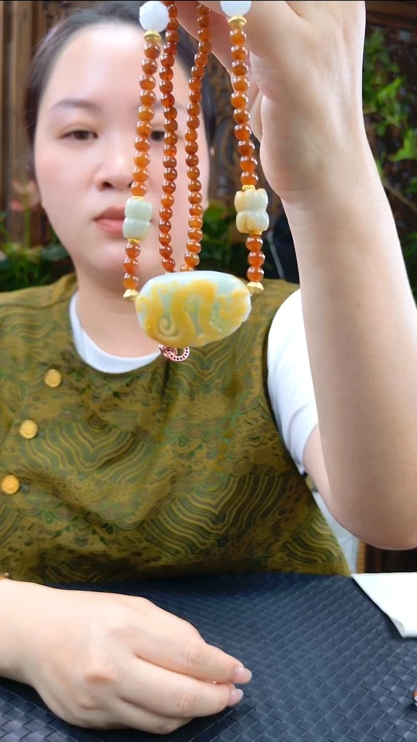 吊坠(赠链)未镶嵌翡翠翡翠吊坠