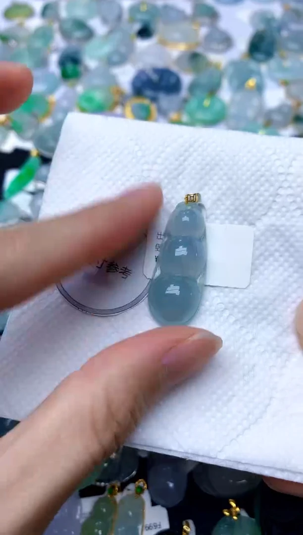 颈饰18K金镶嵌翡翠天然A货翡翠