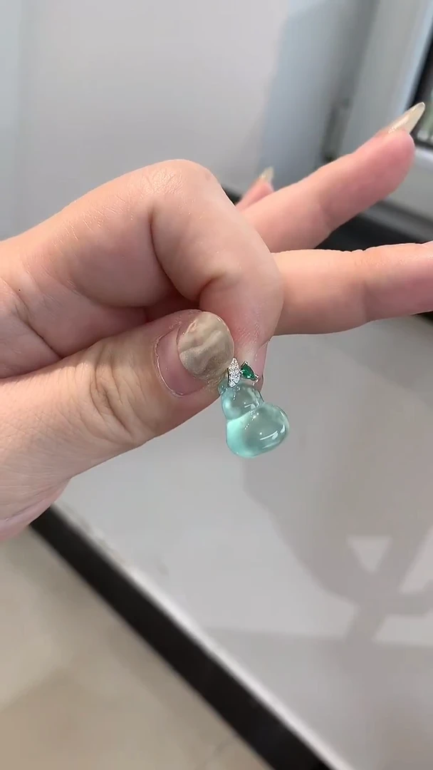 未镶嵌蛇纹石玉颈饰葫芦不带链子