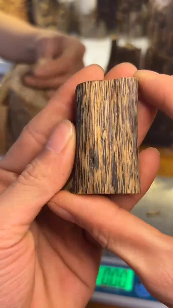 沉香沉香碎屑乌身圆叶品种9克