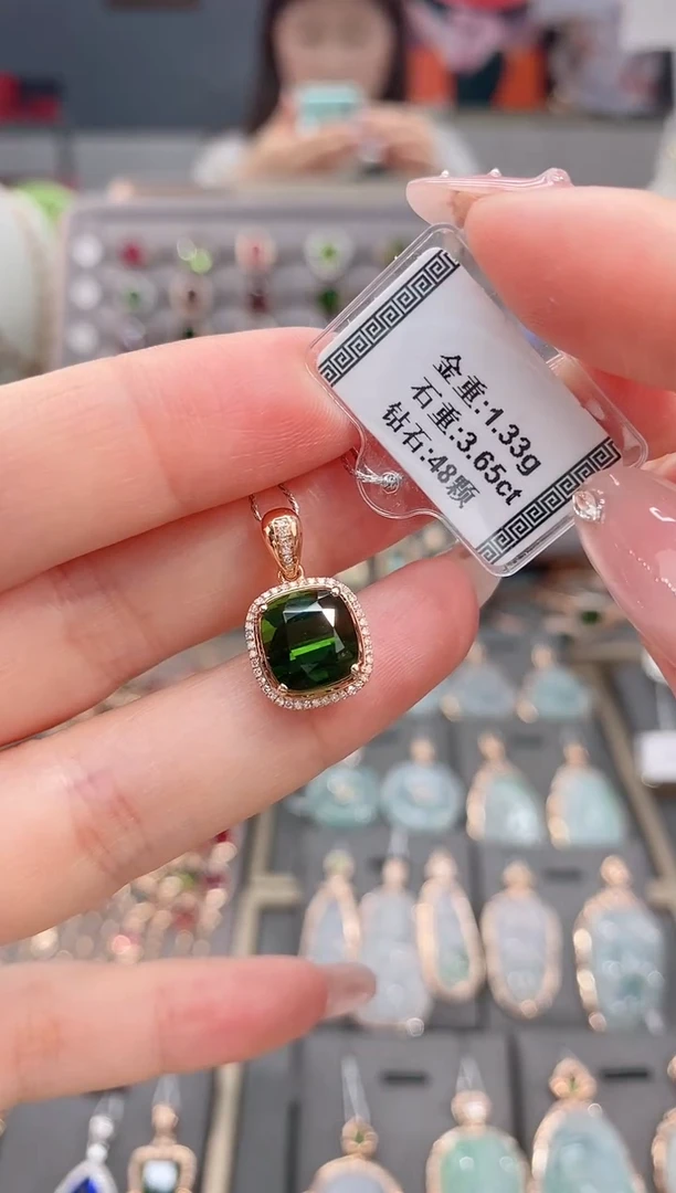 颈饰18K金镶嵌碧玺3.65