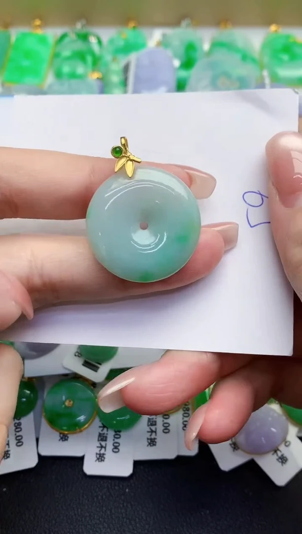 翡翠未镶嵌颈饰缅甸天然翡翠A货