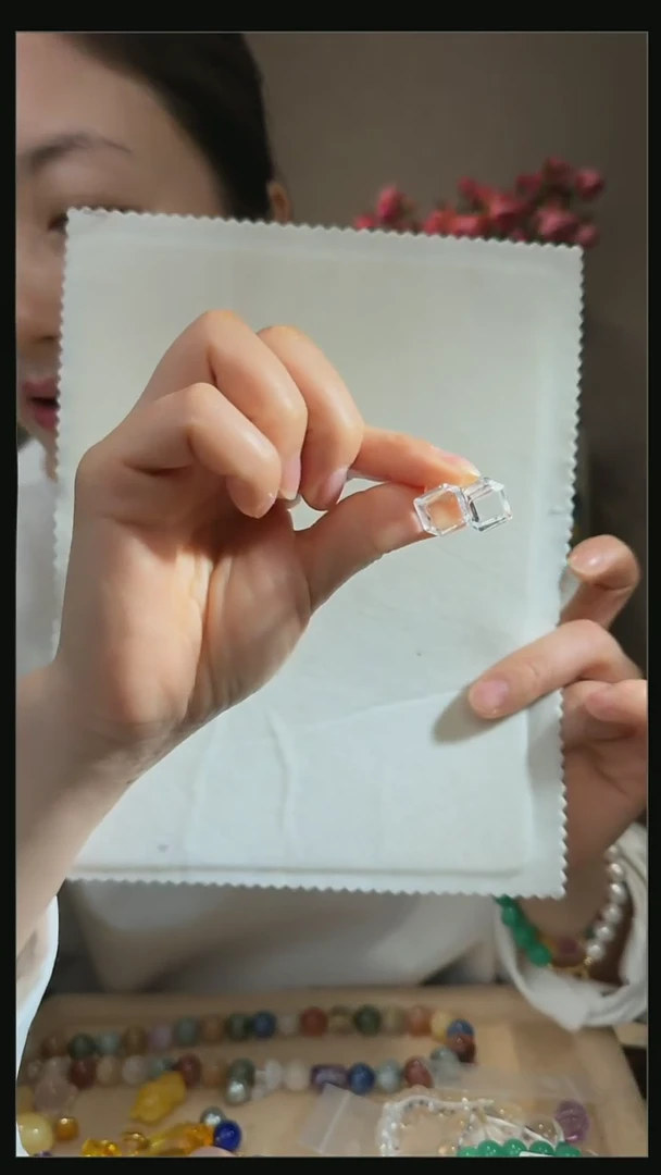 【闪购商品】水晶耳钉18K金镶嵌天然白水晶耳钉