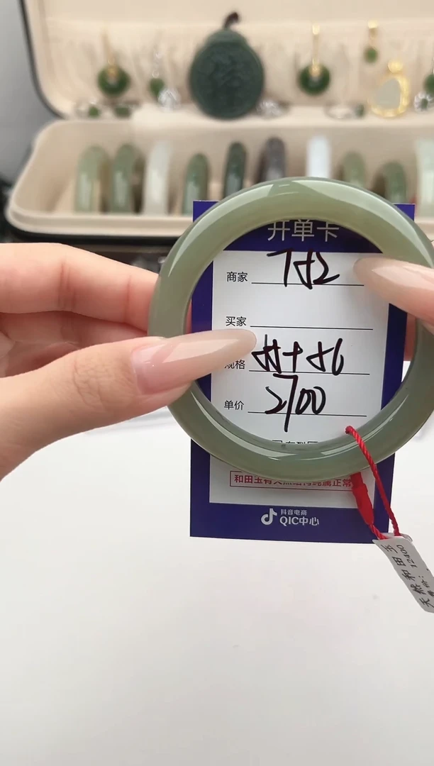 未镶嵌手镯和田玉微色差T52