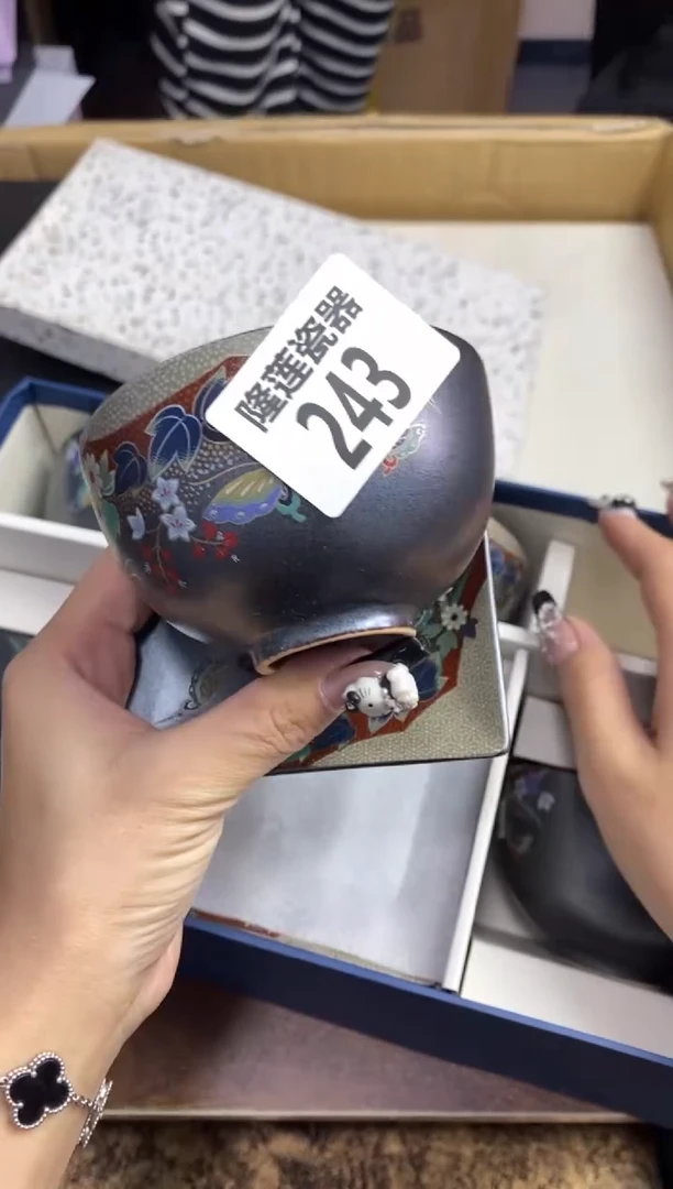 【闪购商品】瓷片隆莲瓷器欢迎大家