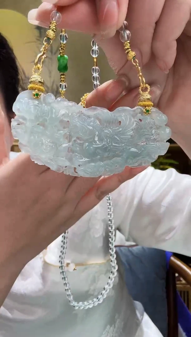 颈饰未镶嵌翡翠吊坠