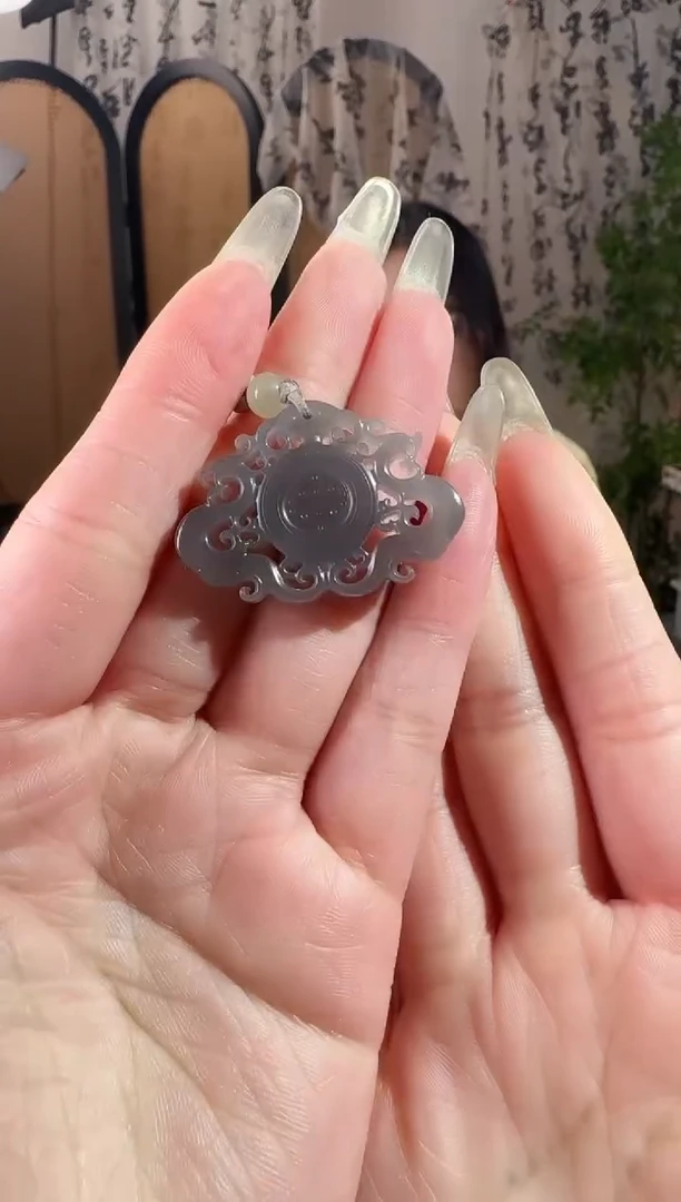 颈饰未镶嵌和田玉烟紫龙凤牌