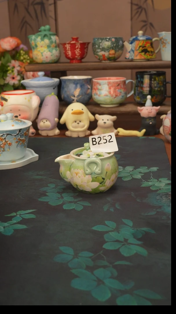 石一  荷叶荷花宝瓶252