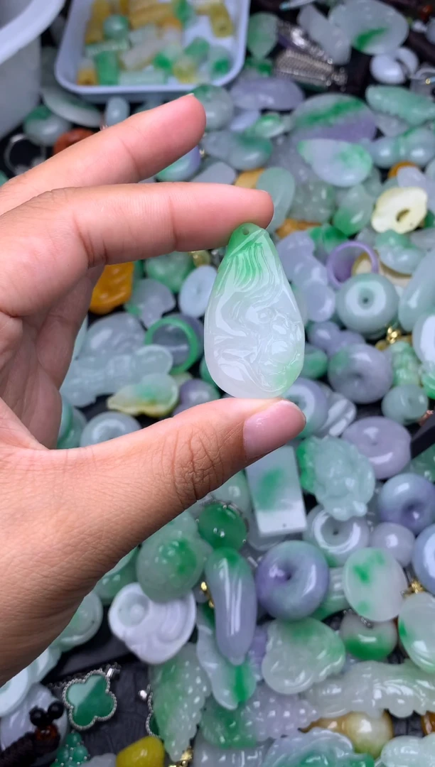 翡翠未镶嵌颈饰天然缅甸翡翠吊坠