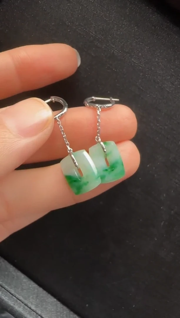 【闪购商品】翡翠耳环18K金镶嵌628福贝一对