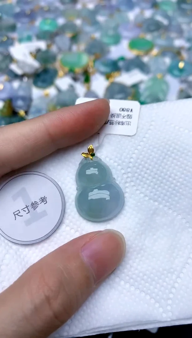 颈饰18K金镶嵌翡翠天然A货翡翠