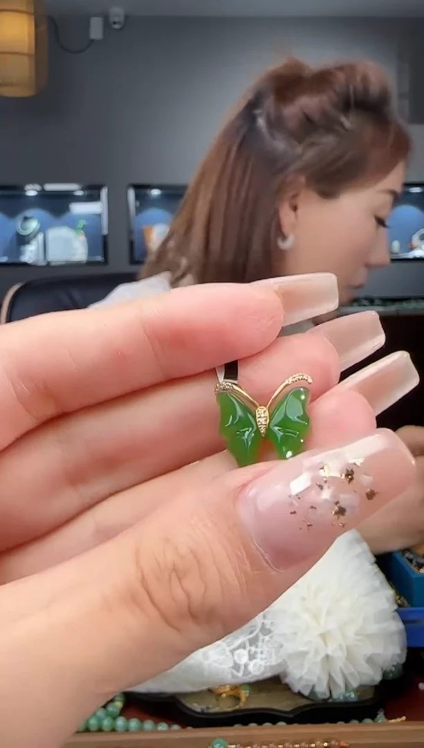 和田玉18K金镶嵌吊坠(不含链)1