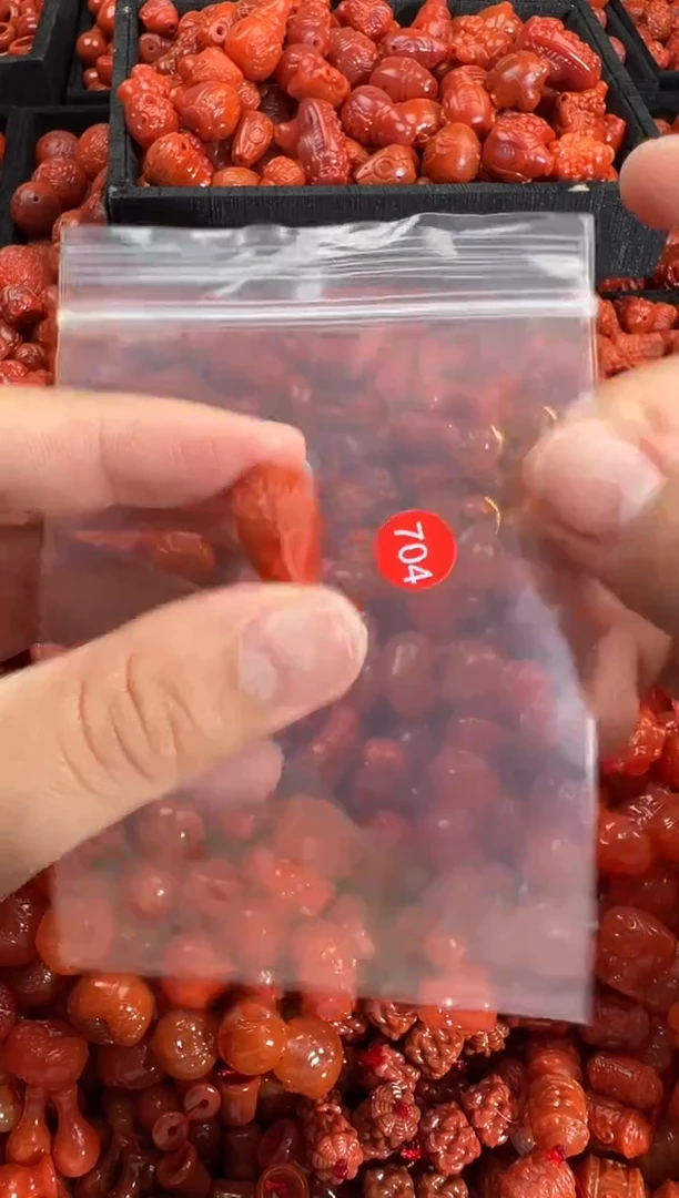 南红玛瑙未镶嵌颈饰1