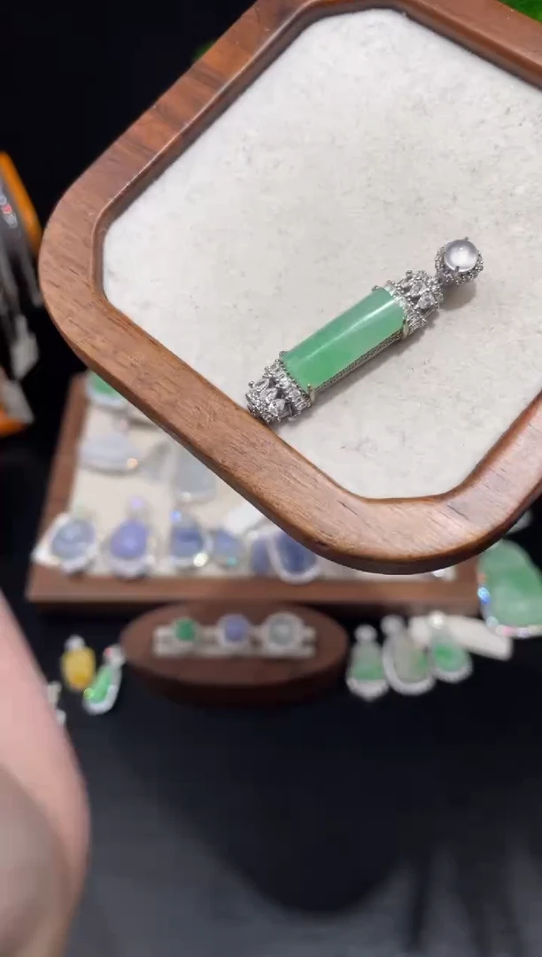 吊坠(赠链)银S925镶嵌翡翠吊坠