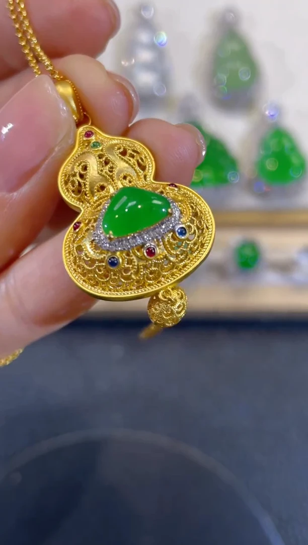 颈饰18K金镶嵌翡翠团购20