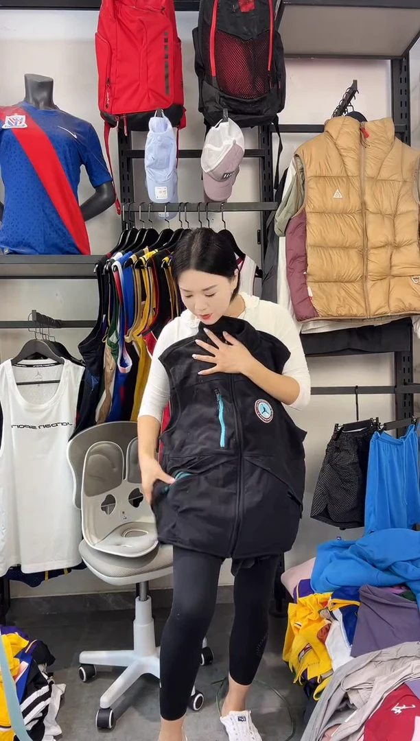 243编码 瑕疵款直播间过款为准 尺码M