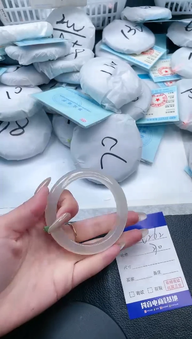 【闪购商品】石英质玉手镯未镶嵌17V262-58