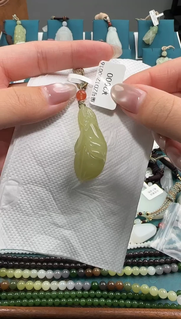 颈饰未镶嵌和田玉吊坠 ZD