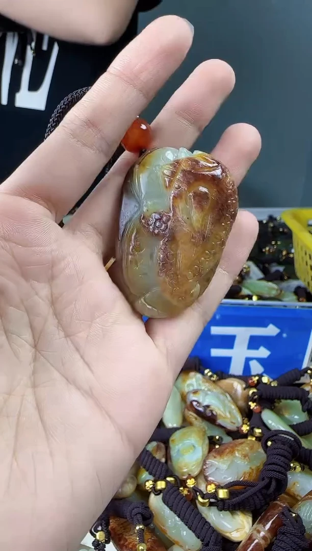 和田玉未镶嵌颈饰1