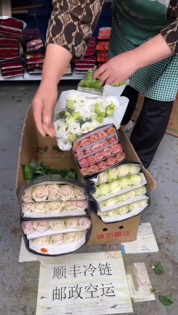 骄傲20枝+卡布20枝+粉红20枝+白桔梗800克+绿林草