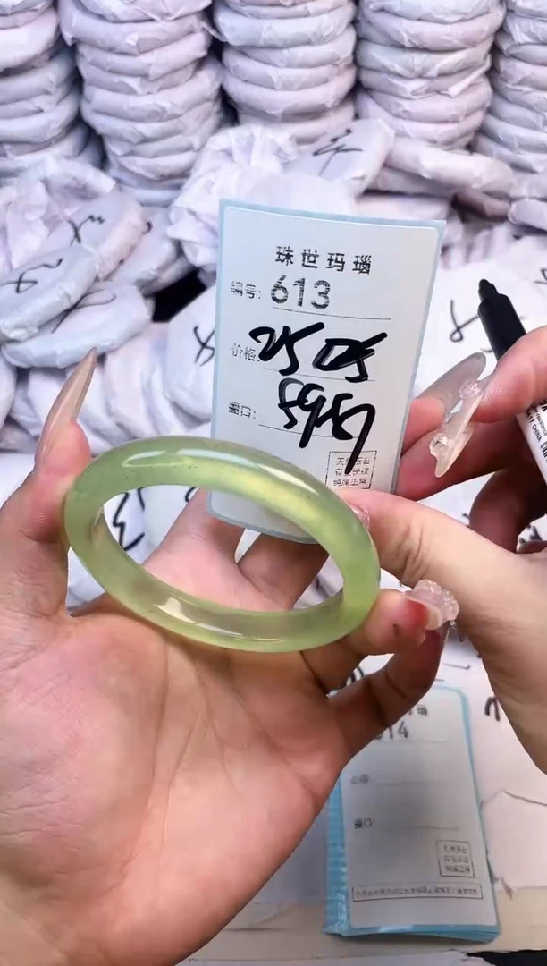 玛瑙/玉髓手镯未镶嵌613