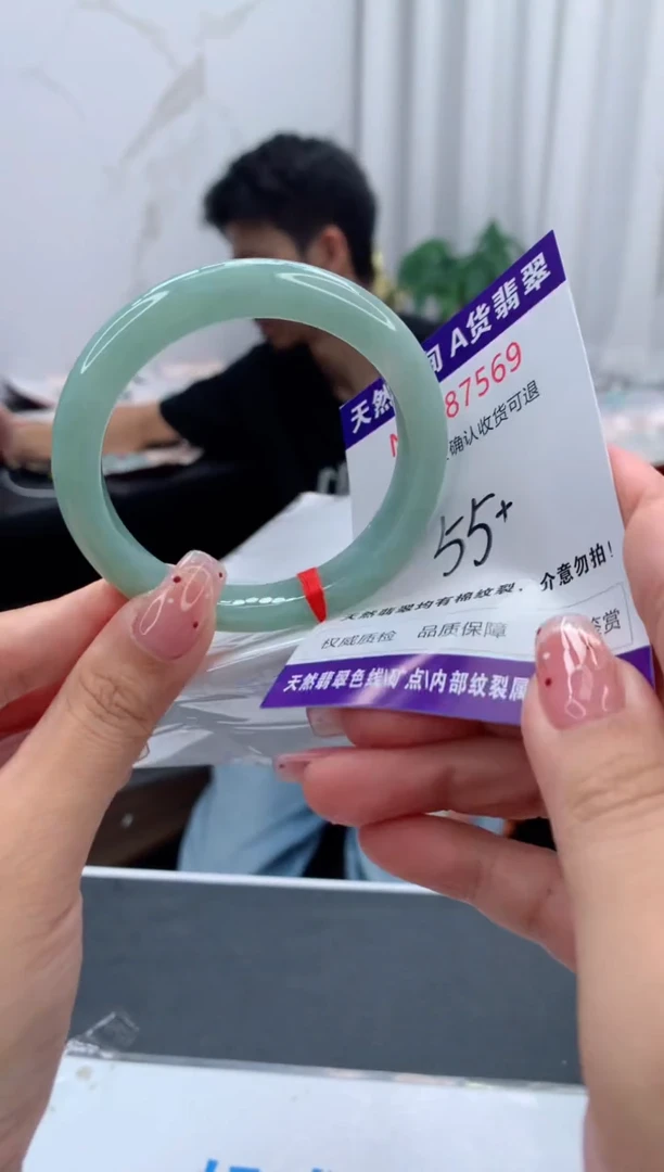 未镶嵌手镯翡翠有纹，完美者勿拍