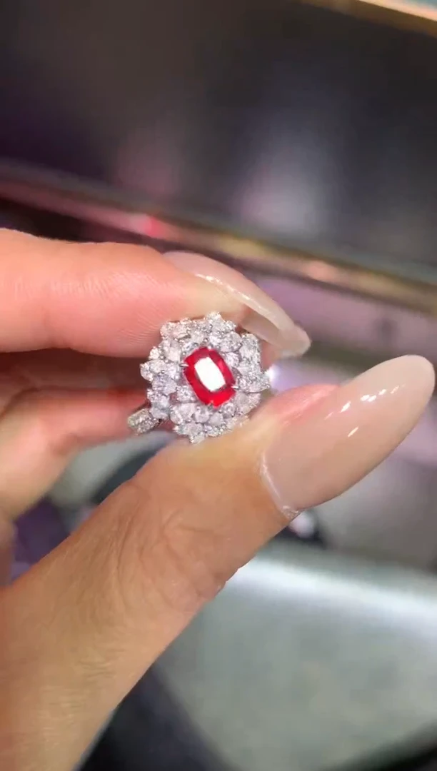 18K金镶嵌戒指红宝石1.01ct