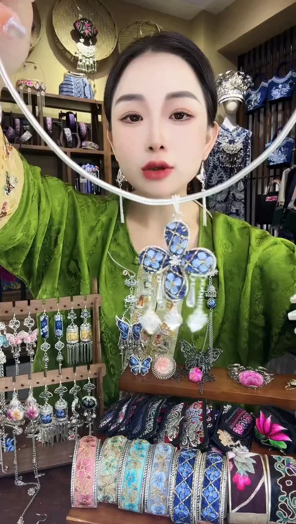 刺绣非遗刺绣民族风吊坠