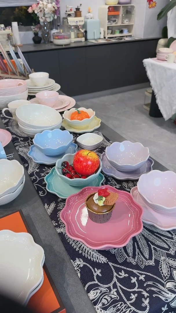 【闪购商品】瓷炻彩花边盘18CM-玫瑰粉