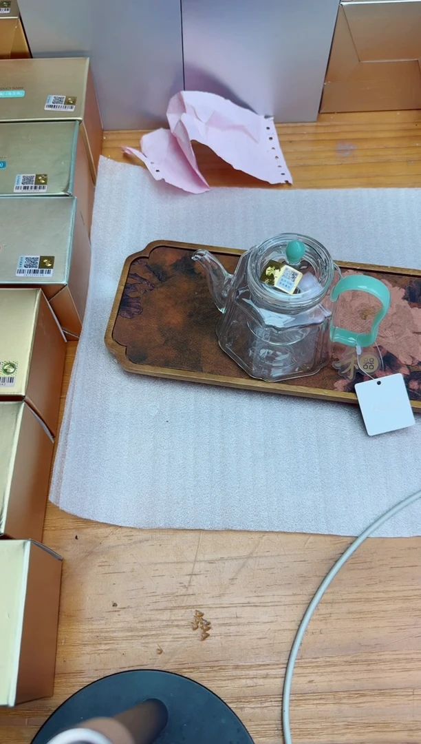 一***。禾器金标锦瑞壶浅玉色