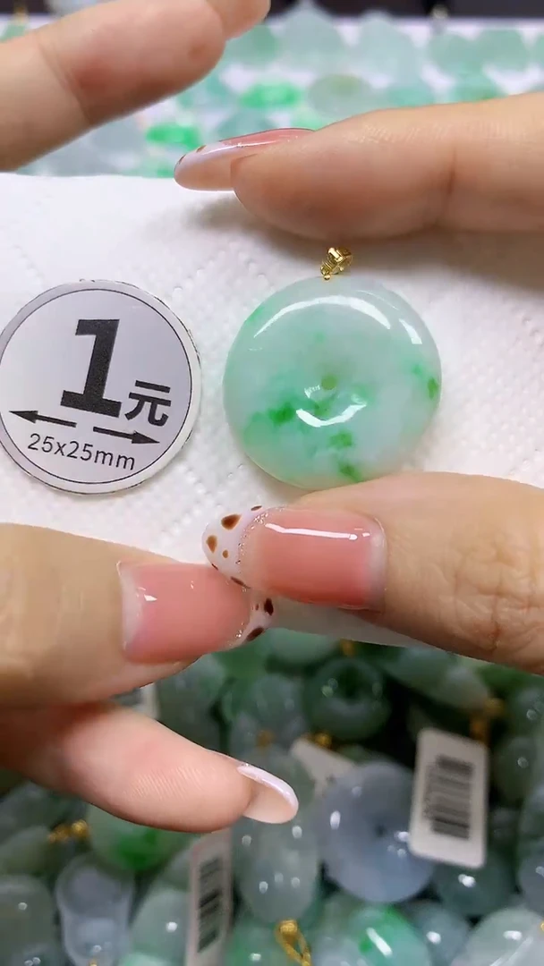 颈饰18K金镶嵌翡翠天然翡翠A货