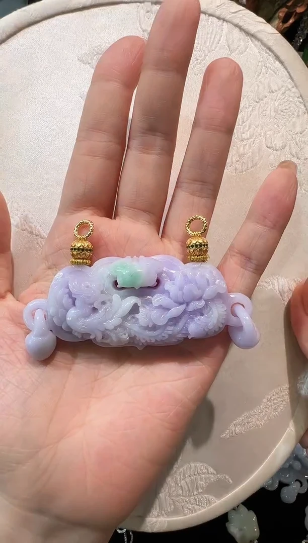 翡翠未镶嵌颈饰国风