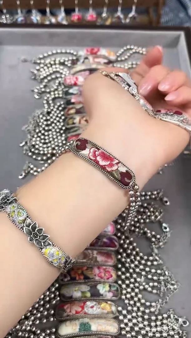 织绣民族风非遗老绣苗银饰品779