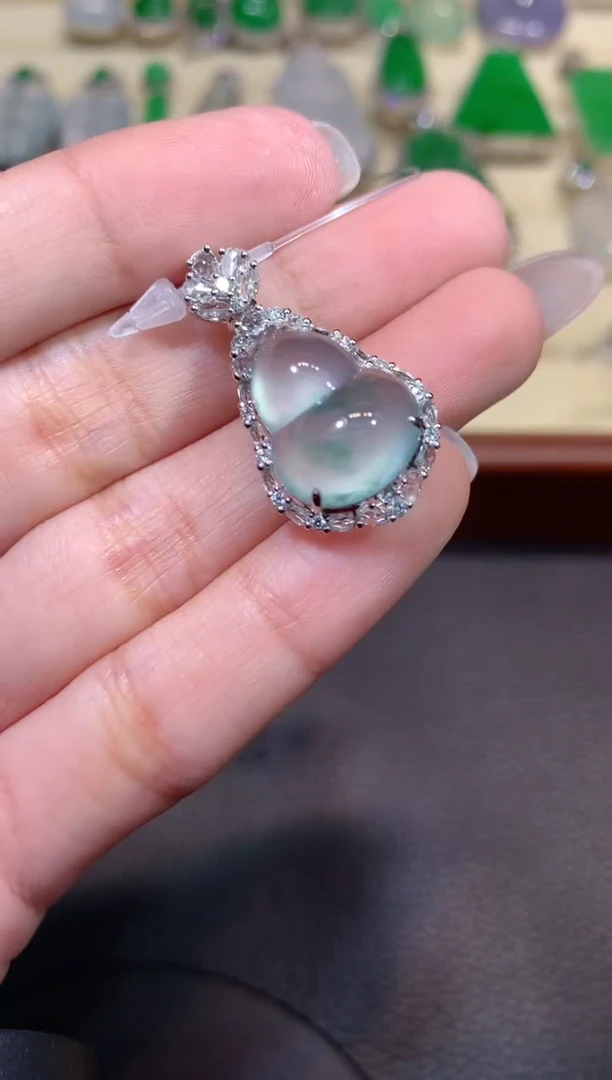 翡翠18K金镶嵌吊坠(赠链)吊坠