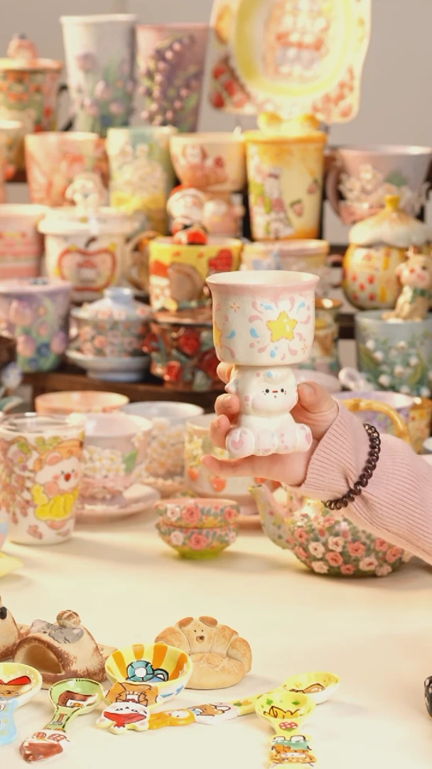 摆件陶景德镇釉下彩手绘设计师款陶瓷