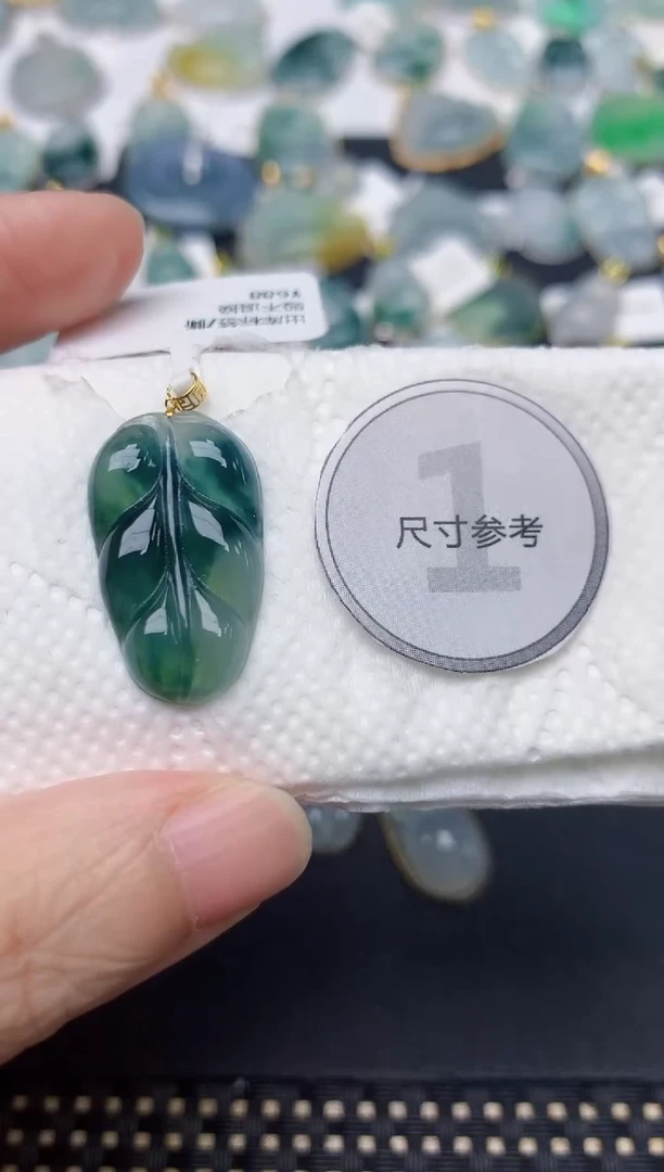 颈饰18K金镶嵌翡翠天然缅甸A货翡翠