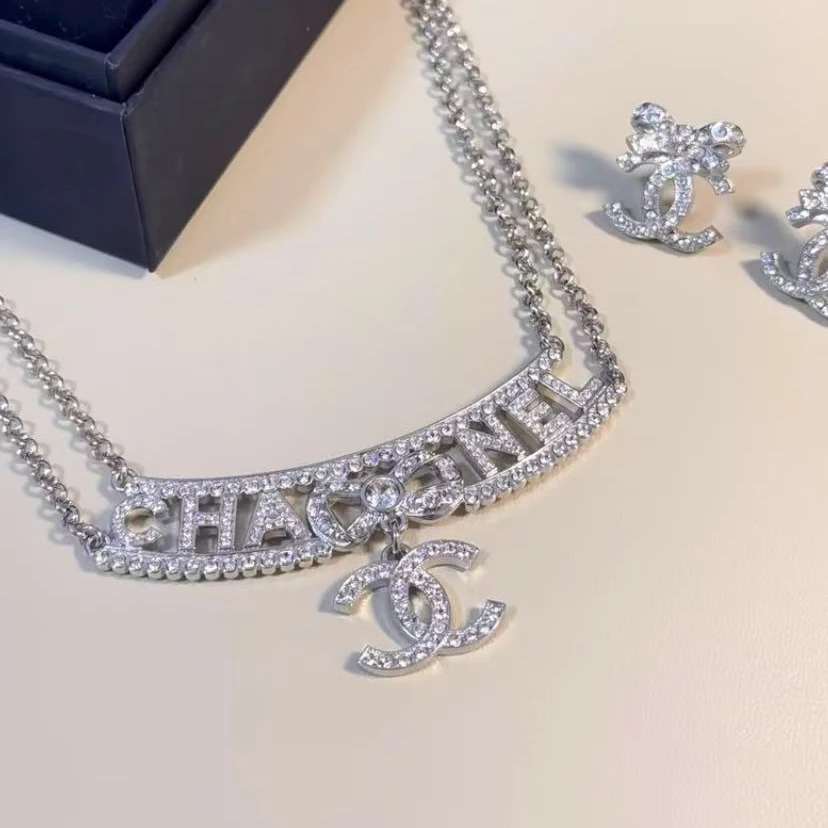 95新 Chanel/香奈儿 香奈儿双c镶钻蝴蝶结chocker项链/18893366
