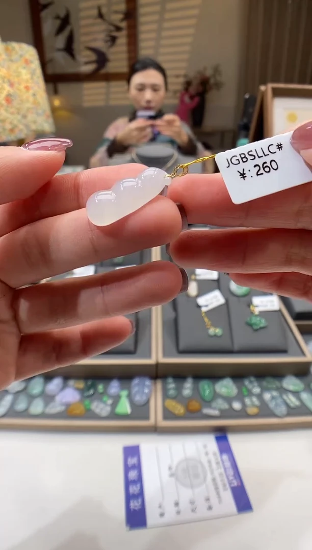 【闪购商品】翡翠颈饰18K金镶嵌豆子