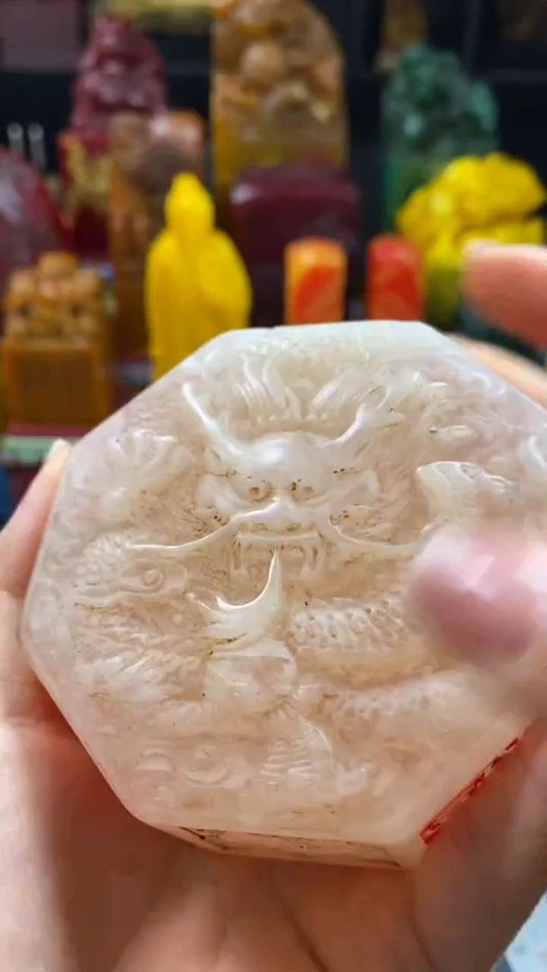 寿山石印石荔枝冻八角龙章