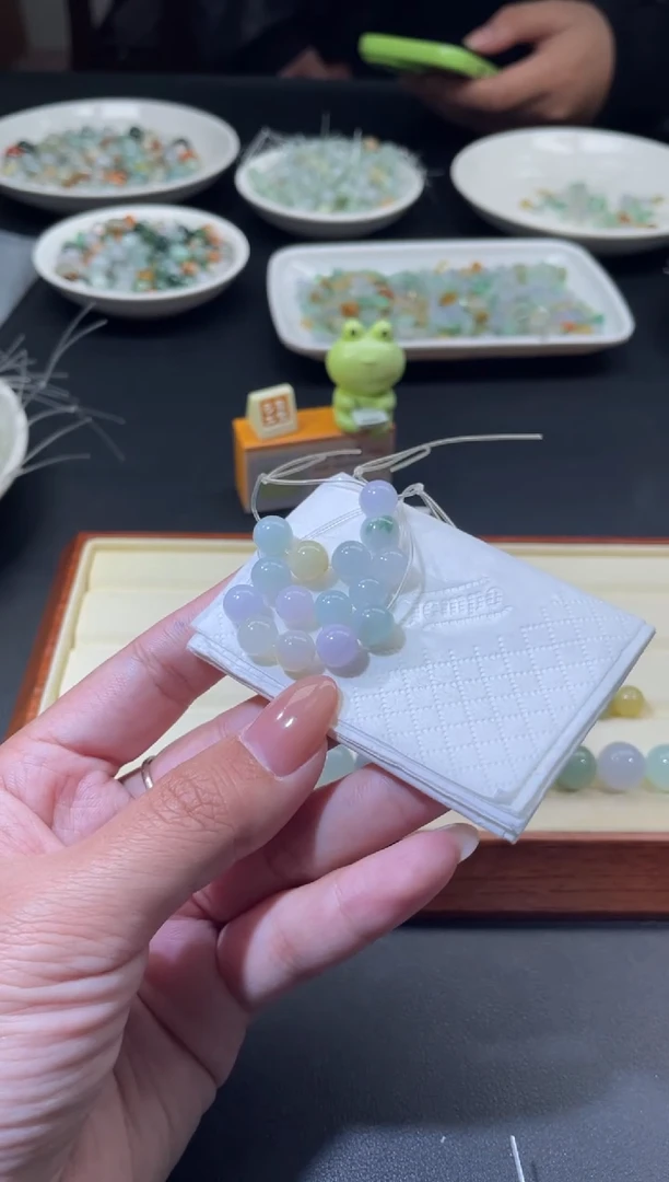 颈饰未镶嵌翡翠L**a翡翠净货