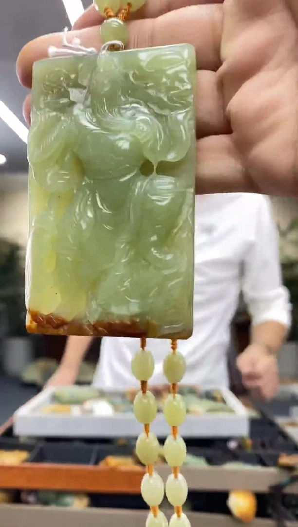 颈饰未镶嵌透闪石质玉吊坠