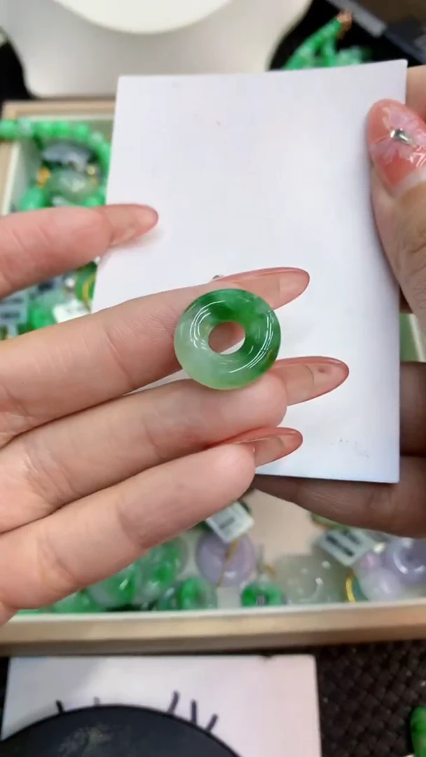 颈饰未镶嵌翡翠1