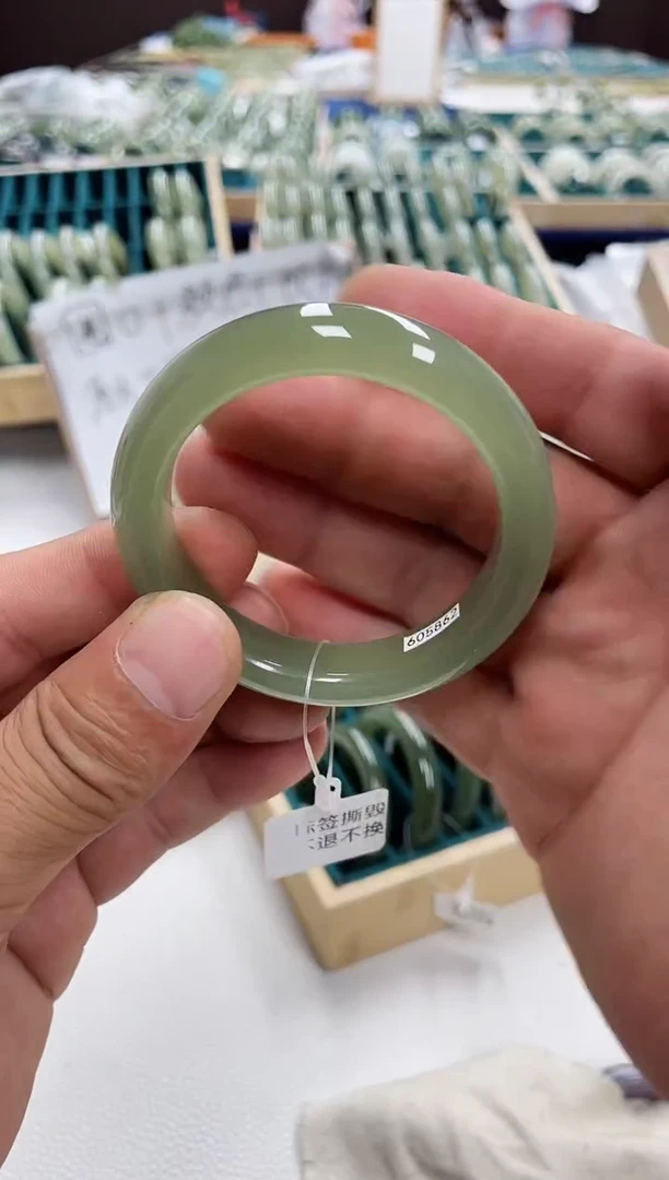 和田玉手镯未镶嵌和田玉手镯