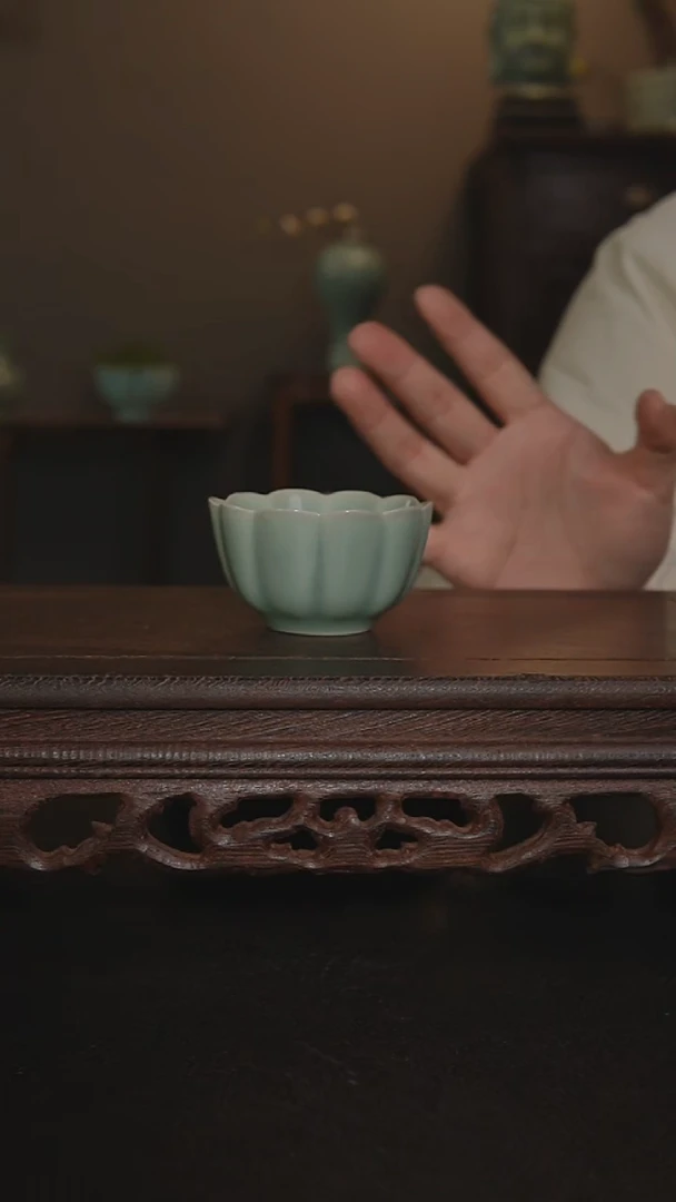 摆件瓷仿古手工军绿花口杯